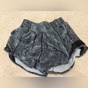 Authentic Lululemon Women's 2.5 Hotty Hot Patterned Black Low Rise Short Size 0